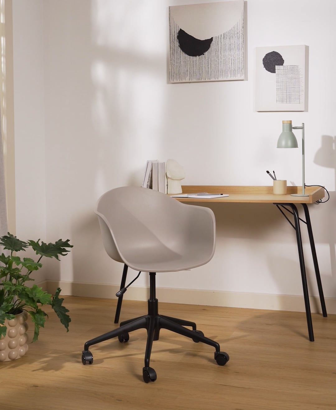 Chaise de bureau design en velours grège pour bureau