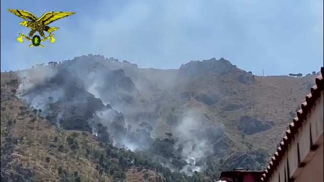 La Sicilia brucia ancora: incendio sul monte Grifone a Palermo