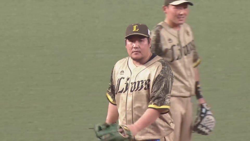 5回表 見事な反応 ライオンズ 中村剛也 強烈な打球を好捕 22年8月6日 埼玉西武ライオンズ 対 千葉ロッテマリーンズ 無料動画 パ リーグ Com プロ野球