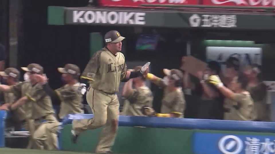 【4回裏】3試合連発!! ライオンズ・山川穂高 ファンが待つレフトスタンドへ第33号3ランホームラン!! 2022年8月7日 埼玉西武ライオンズ 対 千葉ロッテマリーンズ