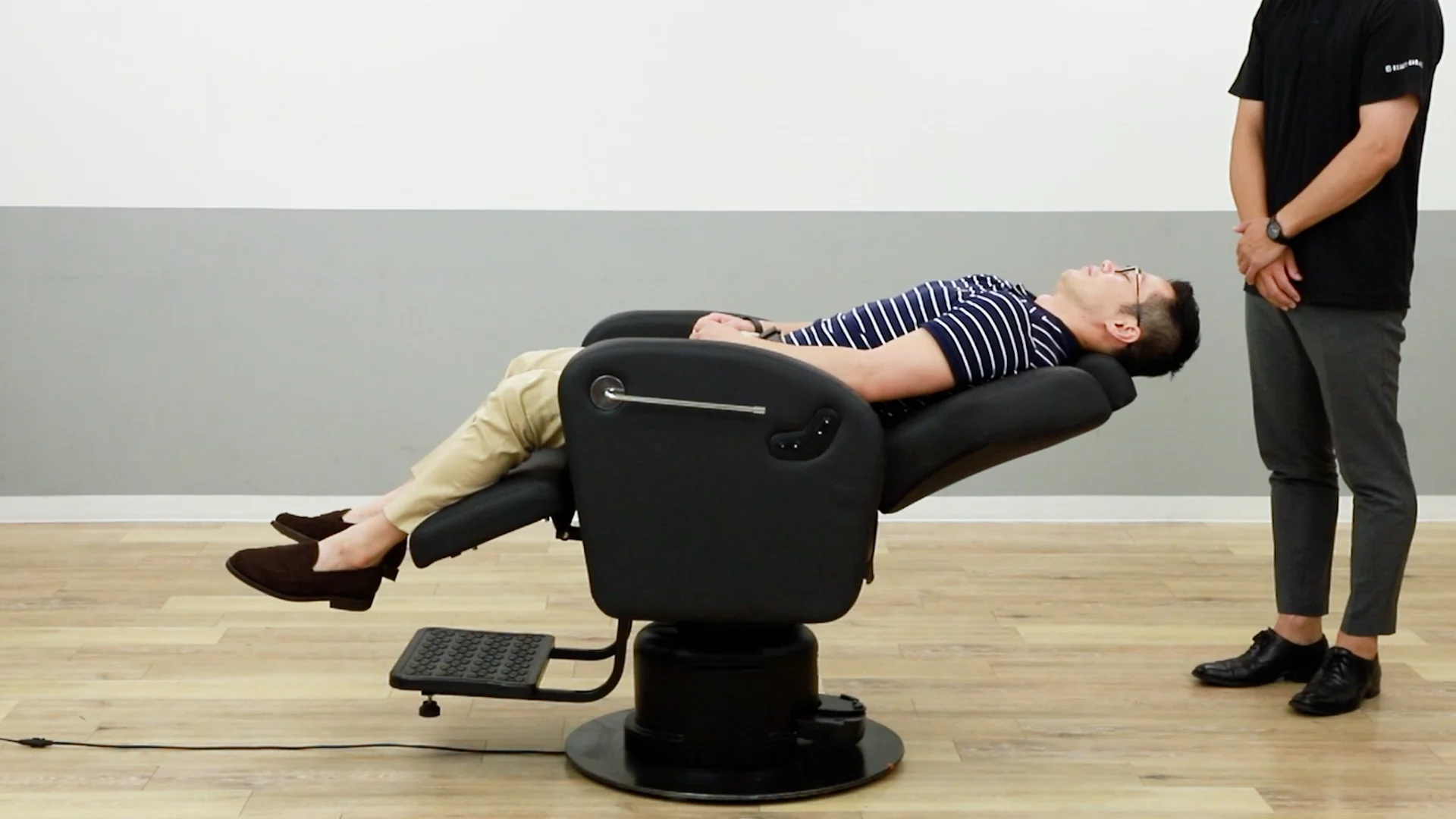 電動バーバーチェアRUTIO（ルティオ）の卸・通販 | ビューティ