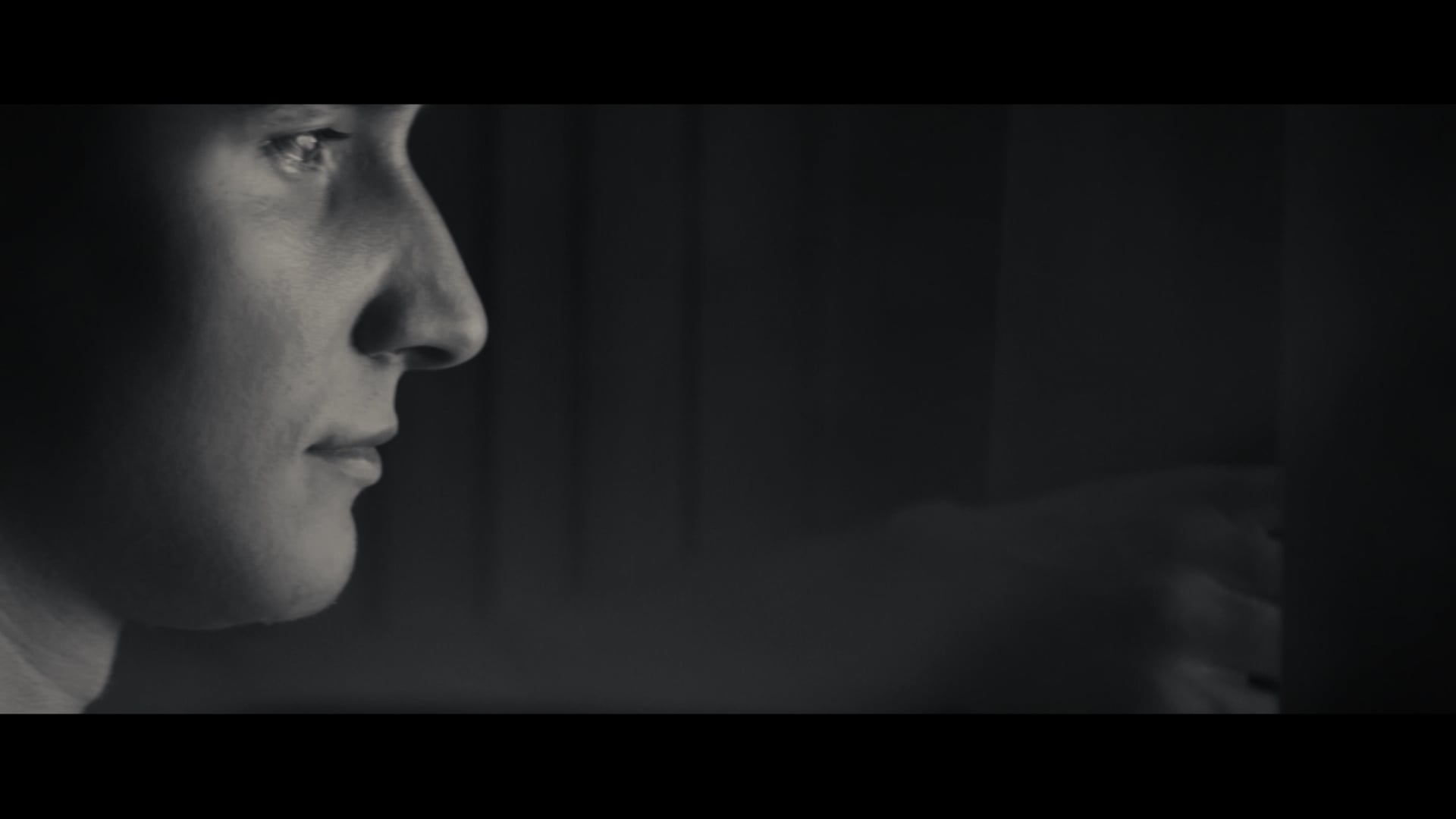 TVC Raiffeisen Bank - Visa Infinite 38s-YouTube.mp4