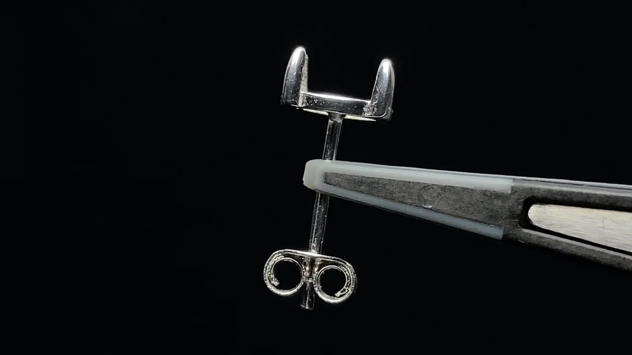 シルバー925 4本爪ピアスポスト空枠＆キャッチ カボション用【4mm