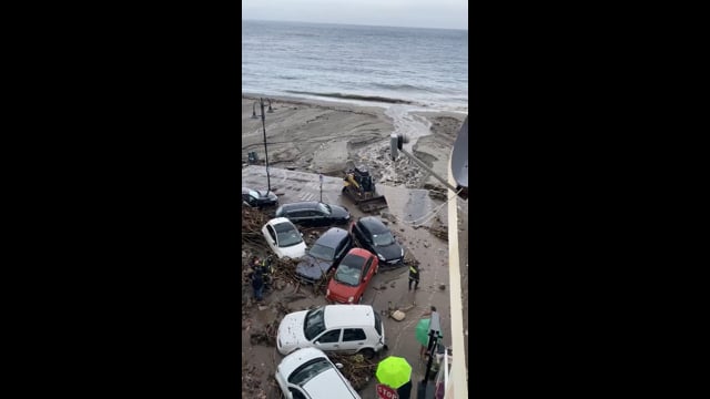 Maltempo, Lungomare e spiaggia di Scilla irriconoscibili dopo l'alluvione odierna