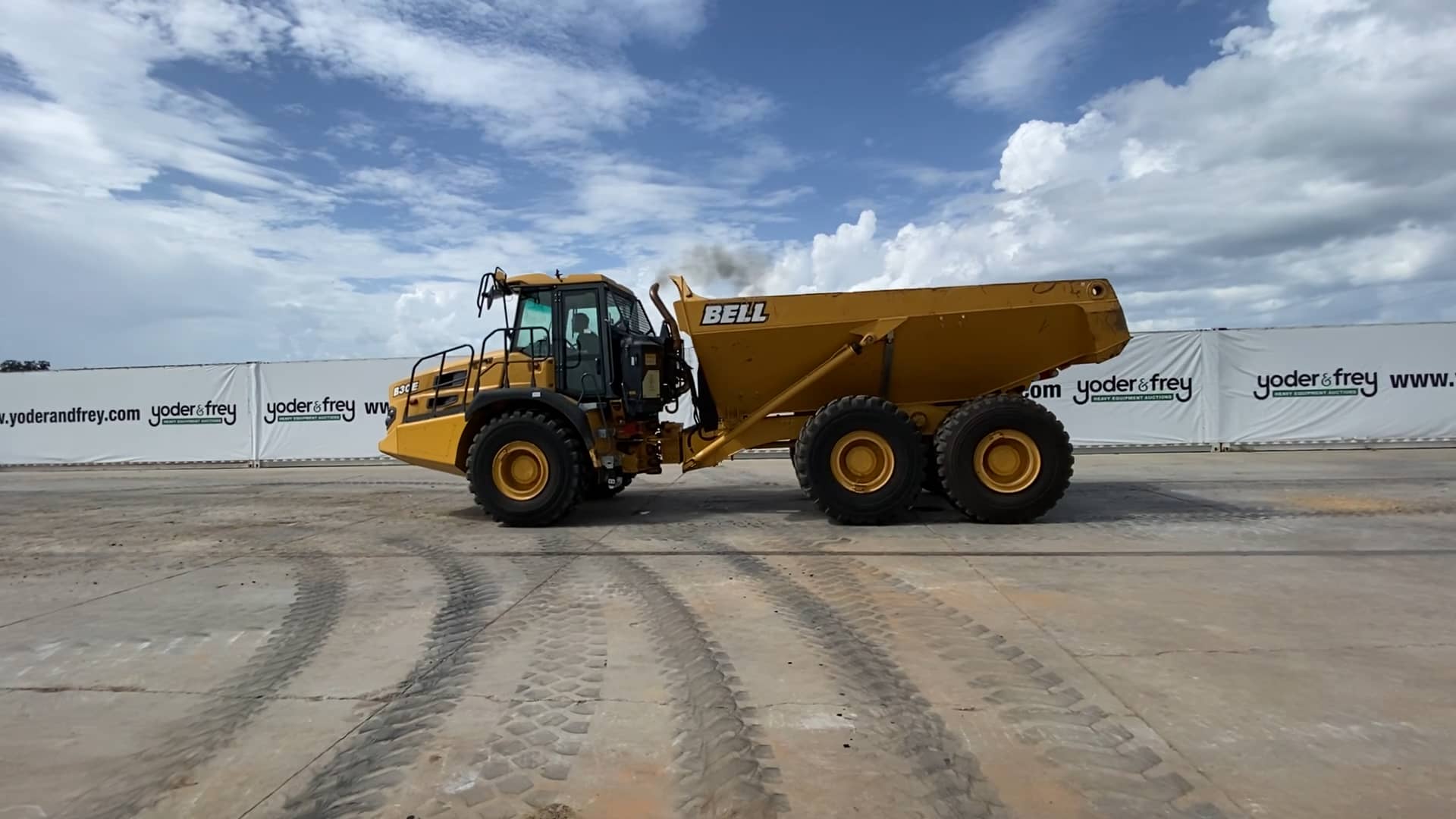 Bell B30E 6x6 Articulated Dumptruck - Y&F - Florida - Aug 22 on Vimeo