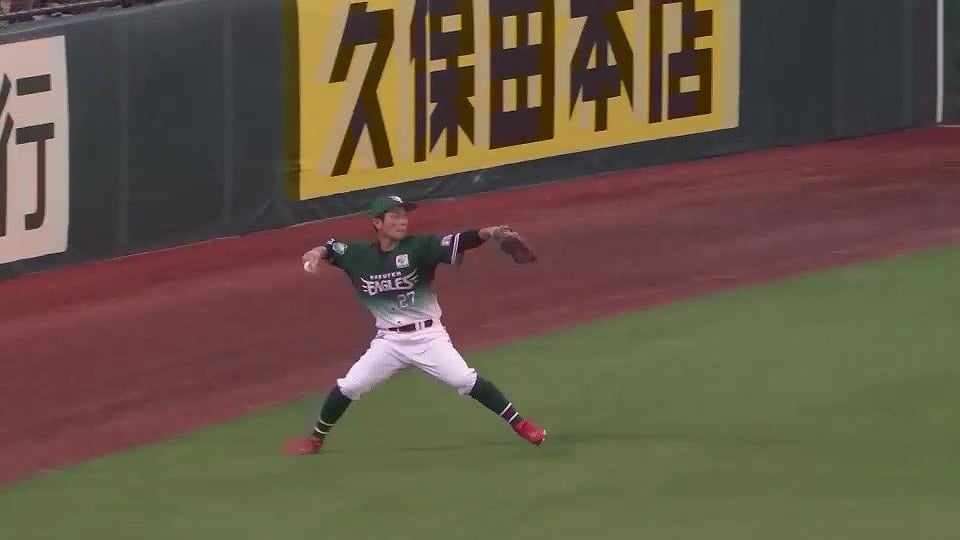 【2回表】完璧送球!! イーグルス・岡島豪郎が2塁を狙ったバッターランナーをアウトに!! 2022年8月13日 東北楽天ゴールデンイーグルス 対 埼玉西武ライオンズ