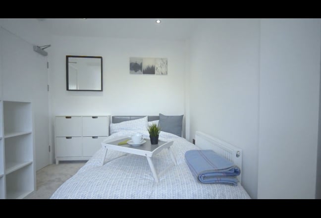 1 double non-ensuite bedroom in Epsom centre Main Photo