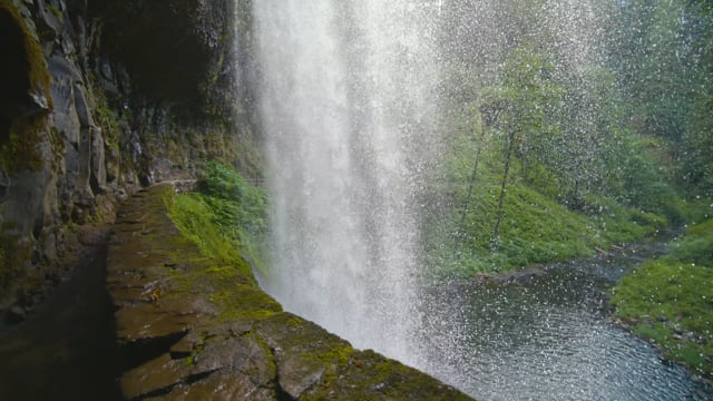 Hiking along the Trail of Ten Falls - Waterfalls of Silver Falls State Park