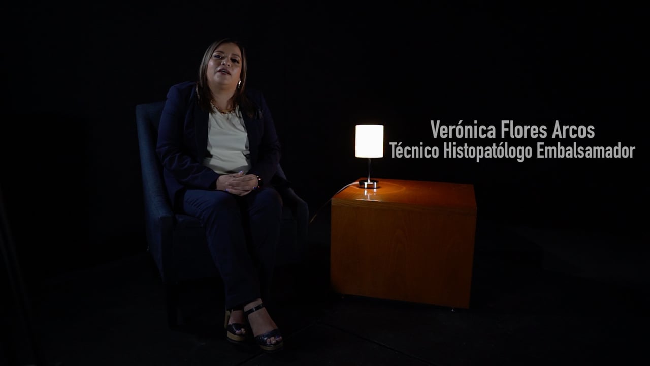 Verónica Flores, embalsamadora