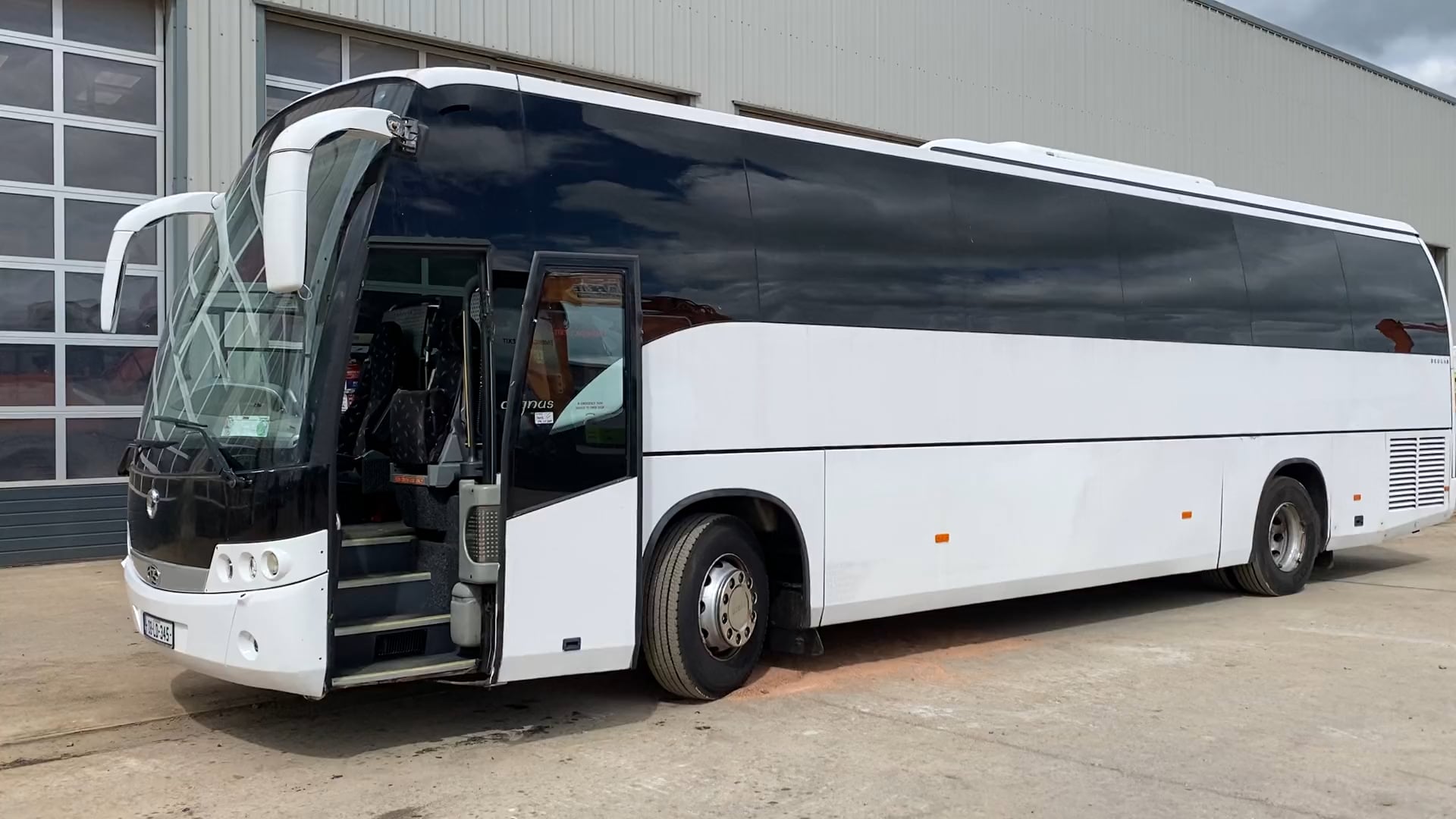 Iveco Cygnus Beulas 53 Seater Coach - Dromore August 22 on Vimeo