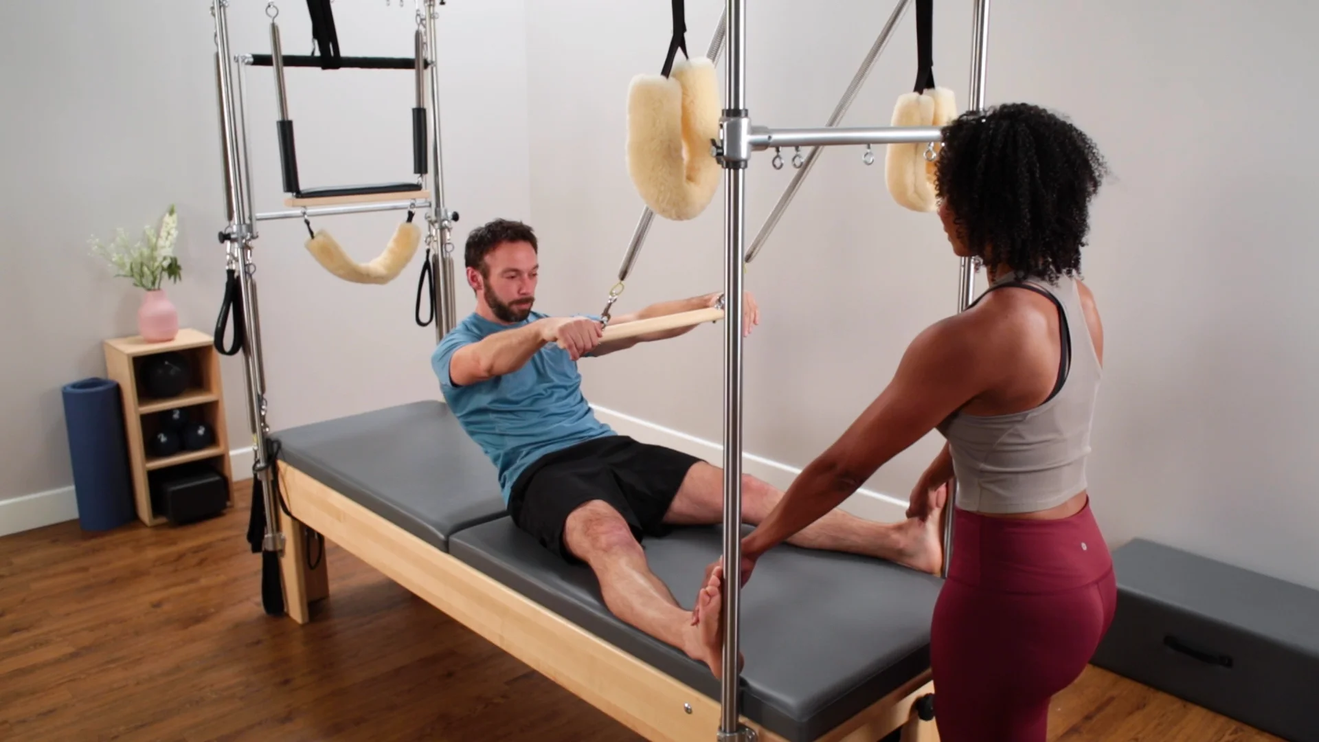 Reformer Trapeze Combination™ by Balanced Body® on Vimeo