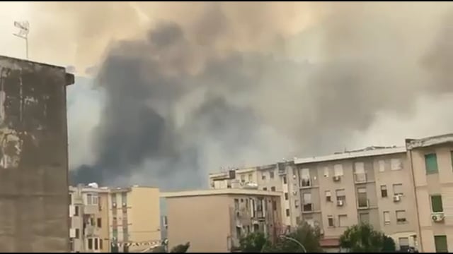 Le terribili immagini dell'incendio a Palermo