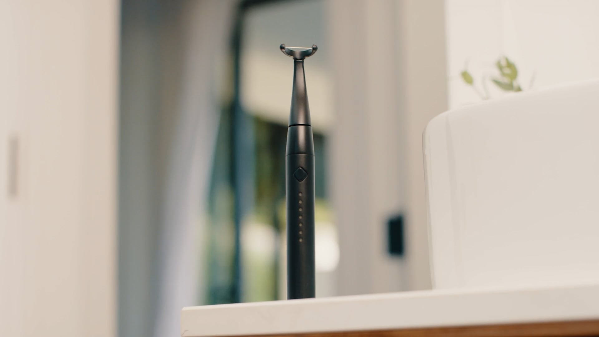 Flaüs - The World's First Eco-Friendly Electric Flosser