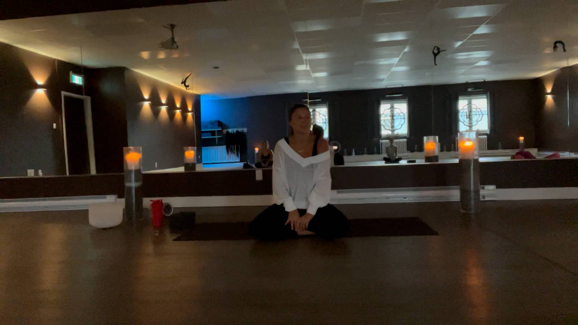 YOGA DÉBUTANT AVEC EMMY - 30 AOÛT on Vimeo