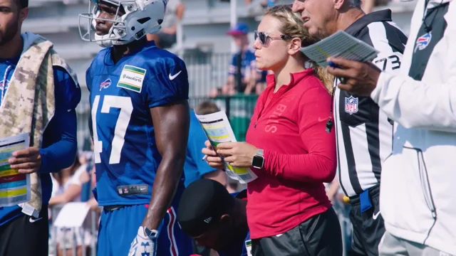 This is Phoebe Schecter, Britain's first female NFL coach - BBC News