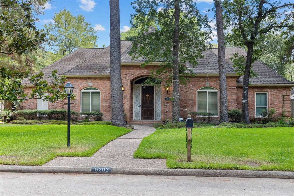 5203 Marble Gate, Houston TX 77069 on Vimeo