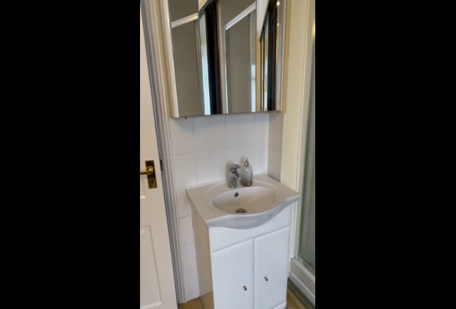 £800pcm incl. bills Double room modern quiet house Main Photo