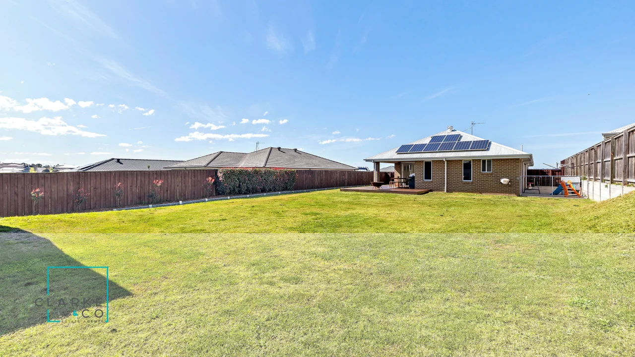 34 Hillcrest Drive, Gillieston Heights on Vimeo