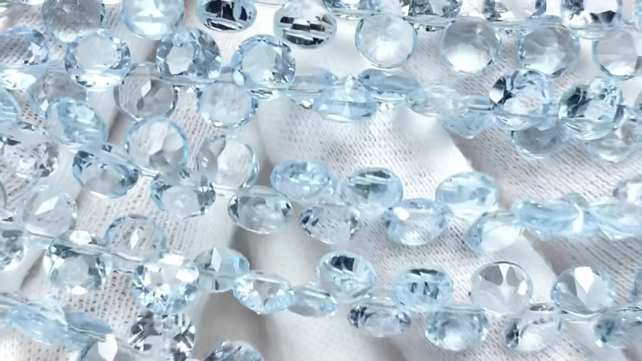 スカイブルートパーズ　レクタングルコンケーブ（穴あき） スカイブルートパーズ 穴あきハートカット12×12mm 1粒｜天然石