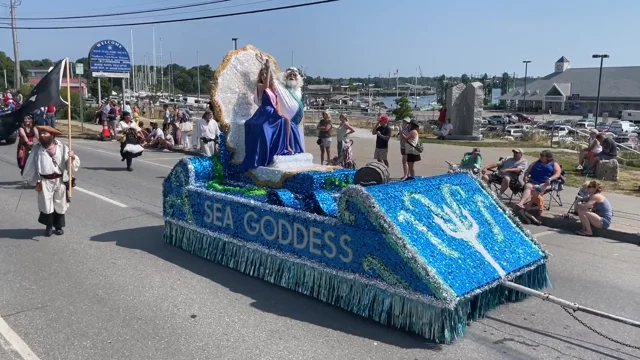 New England Patriots Cheerleaders to participate in Maine Lobster Festival  Parade