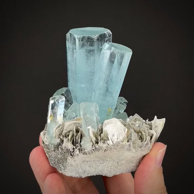 iconic Aquamarine and Muscovite (Meieran Coll.)