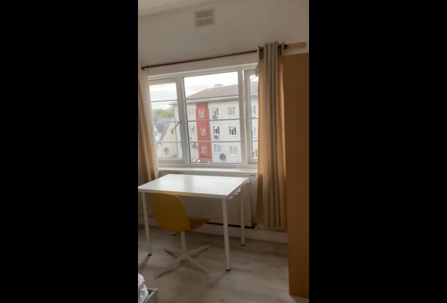 Beautiful large double room to let in Zone2  Main Photo