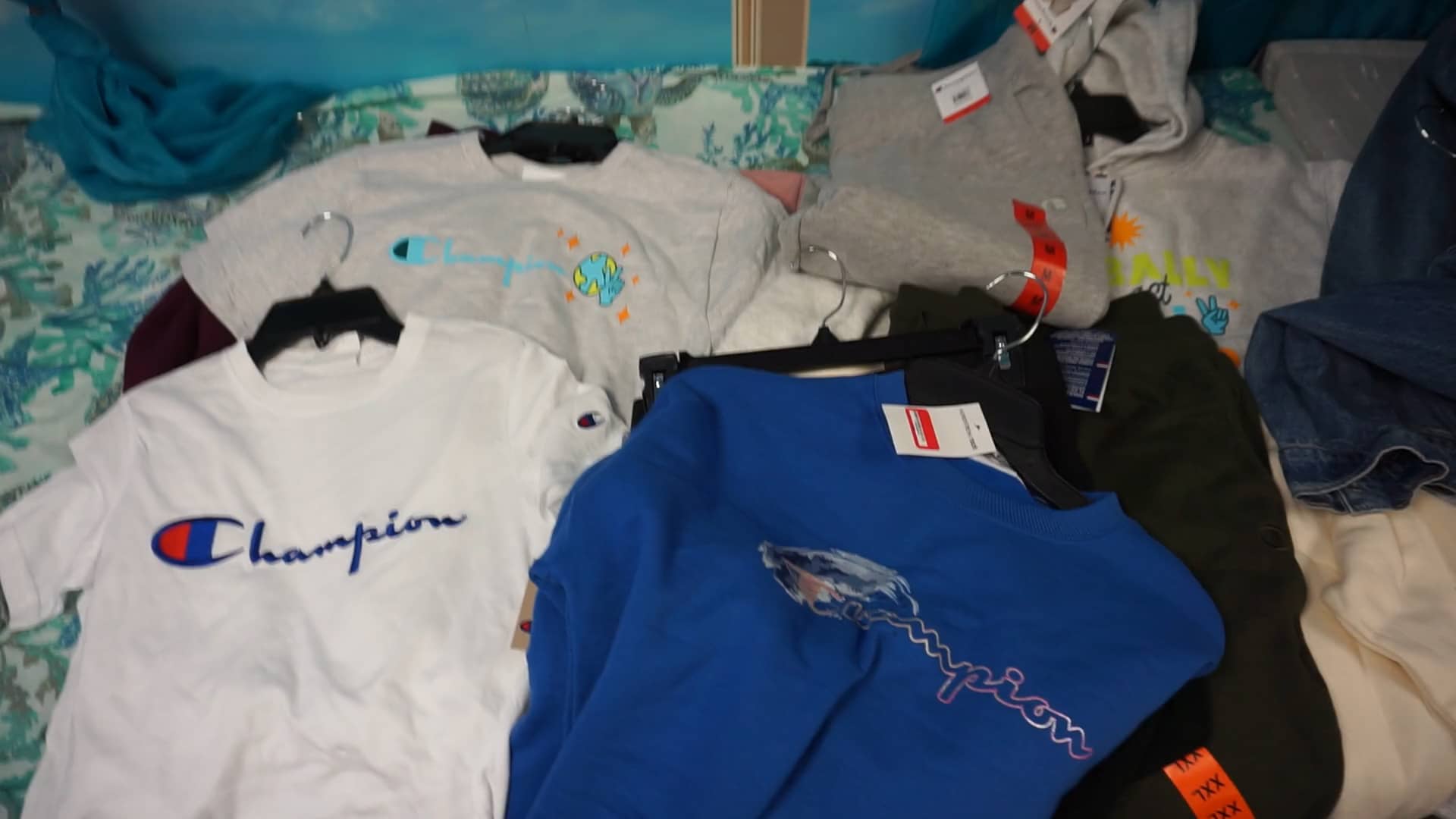 UNDER 160!! 16pc Womens Champion! Hoodies x SWEATPANTS x Tees 28324Q