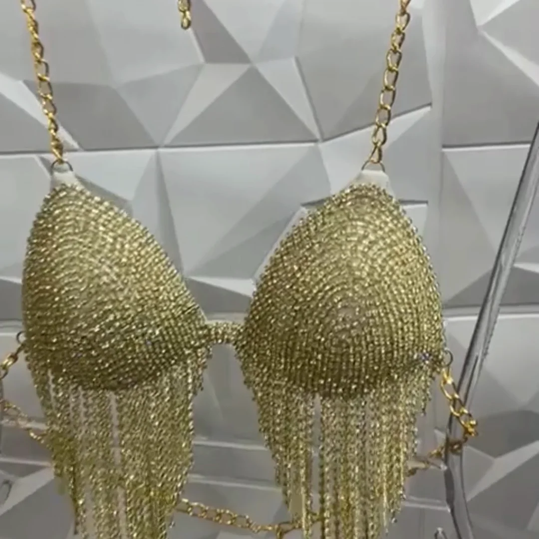 Cropped Rave Strass Dourado on Vimeo