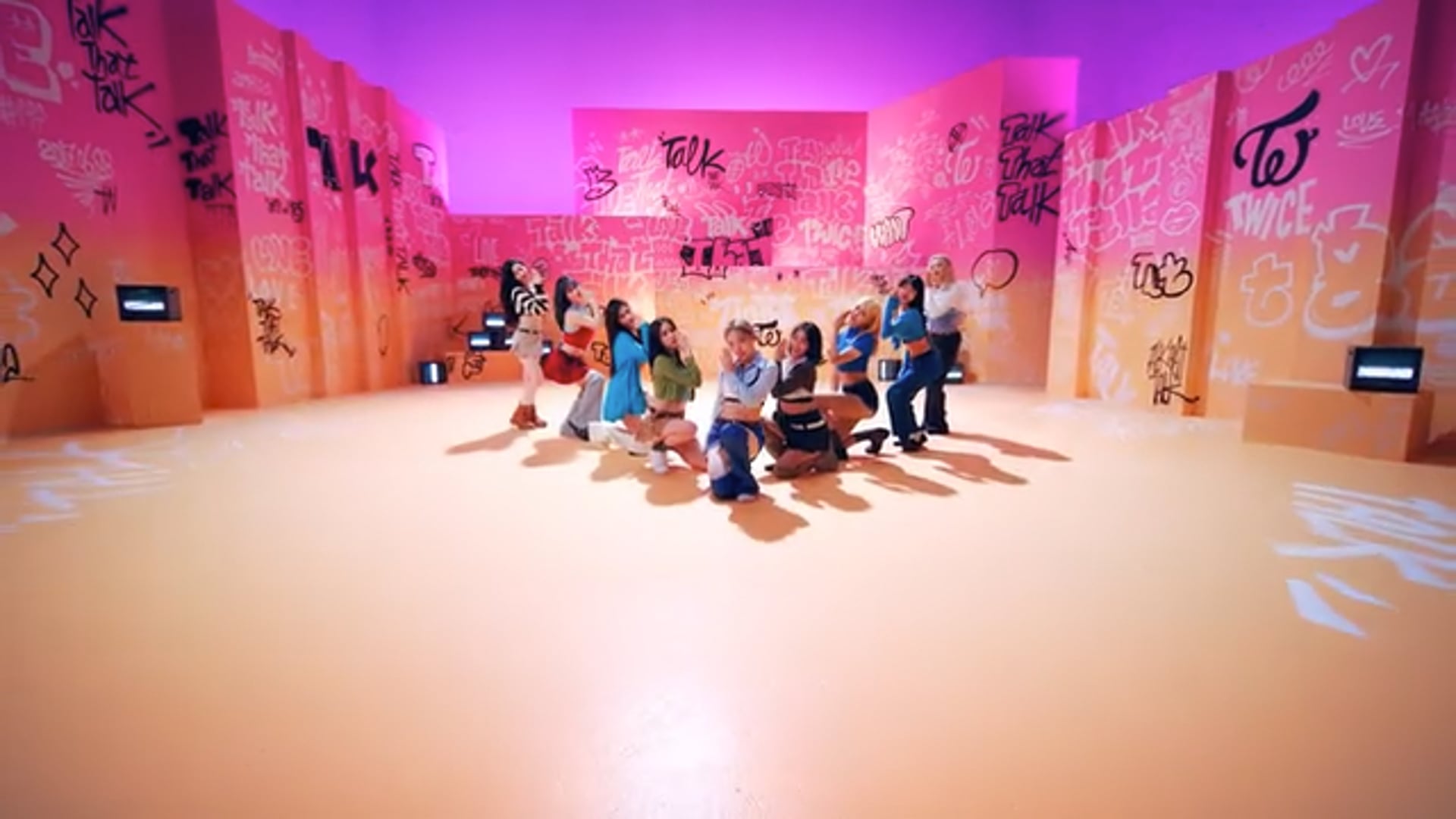 TWICE "Talk that Talk" Performance Video