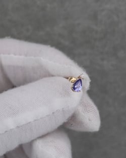 Vidéo: Boucles d'oreille Or Jaune Tanzanite et Diamants 1.15grs