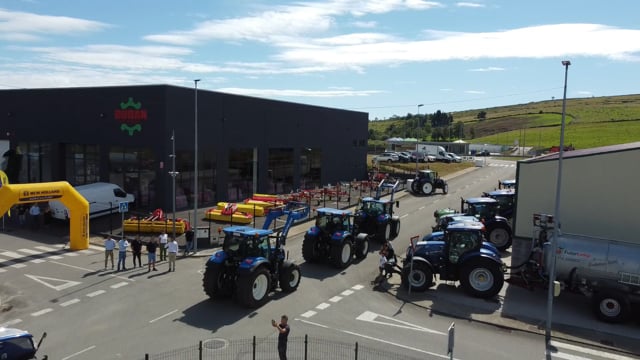 Más de 500 personas acudieron a la inauguración de las instalaciones de Grupo Durán en Asturias