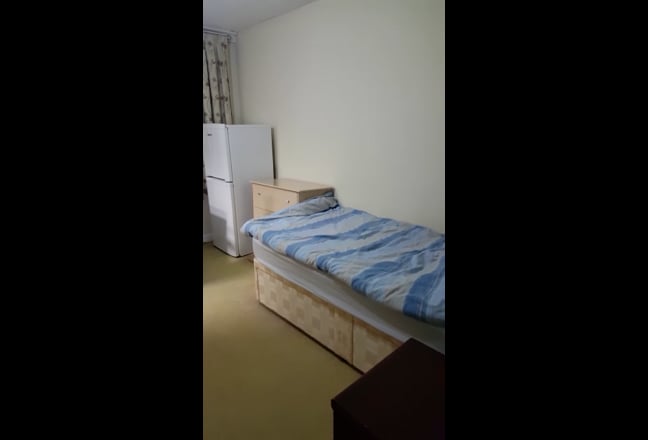 Single Bedroom Available Main Photo