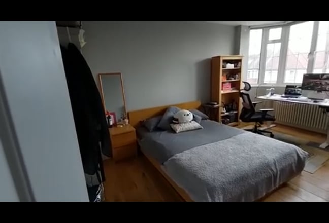 An en suite, spacious double room  Main Photo