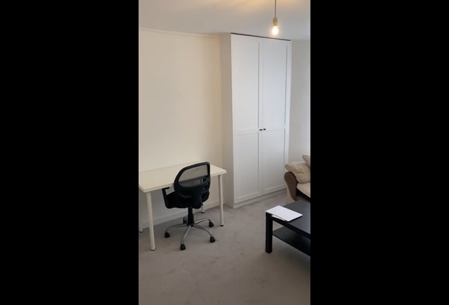 One bedroom flat short  let Main Photo