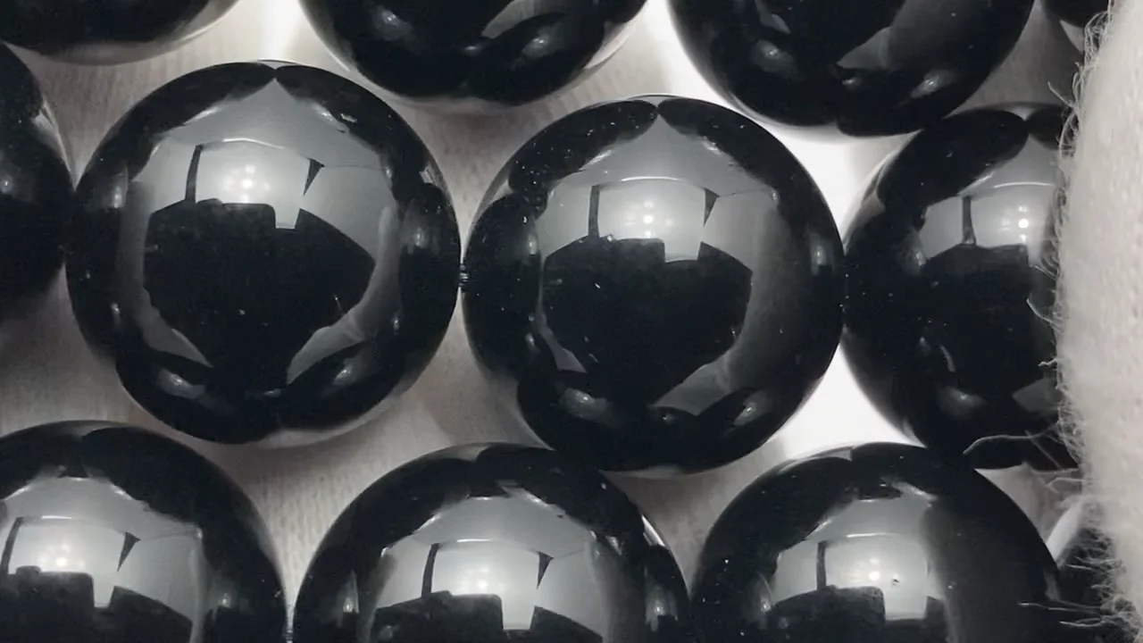 モリオン（黒水晶）｜産地・ロシア 大粒ラウンド18mm 1/4連～1連