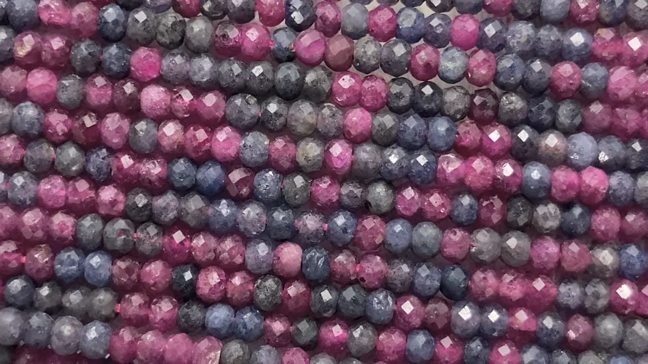 ルビー＆サファイア ボタンカット3×3×2mm 1連（約36cm）｜天然石ビーズ