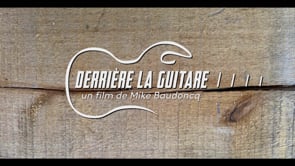Derrière la guitare