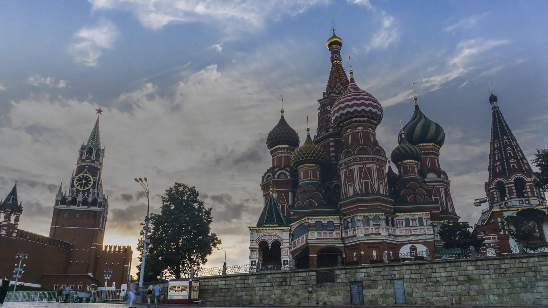 editedmoscow-kremlin-red-square-and-saint-basils-cathedral-4k-evening-pan-hyperlapse-SBV-308182231-HD