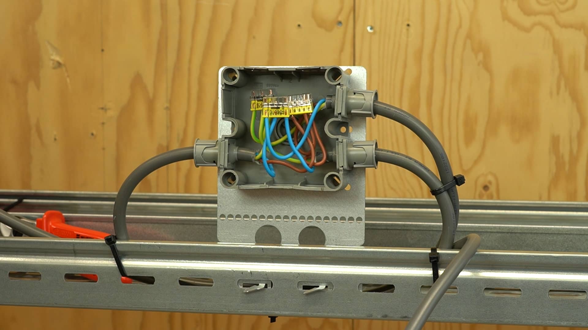 Lasdoos 3640 on Vimeo