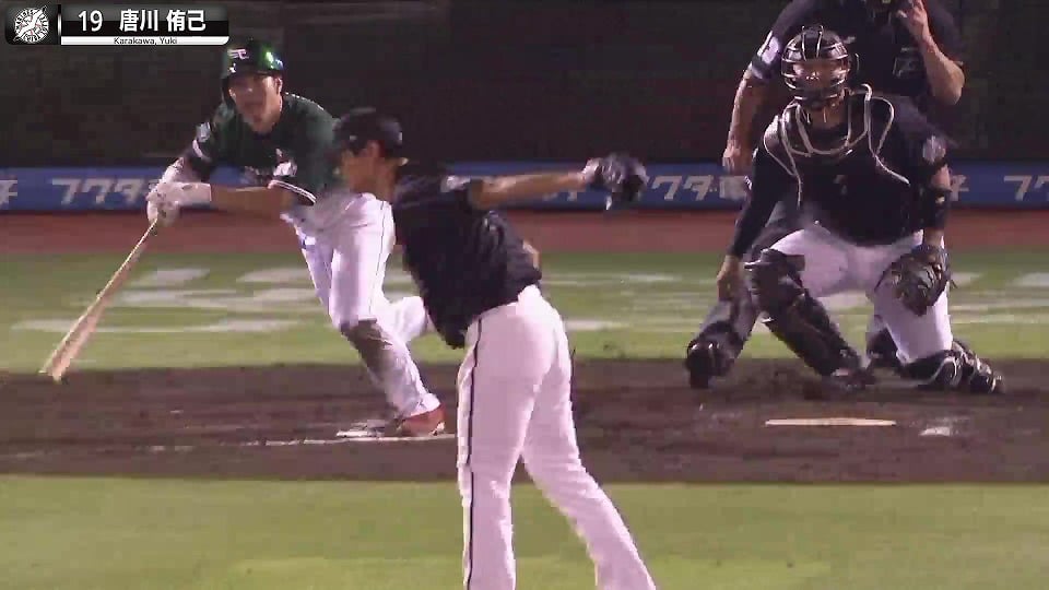 【背面キャッチ】マリーンズ・唐川侑己『今季一番!? お洒落なピッチャーゴロ』
