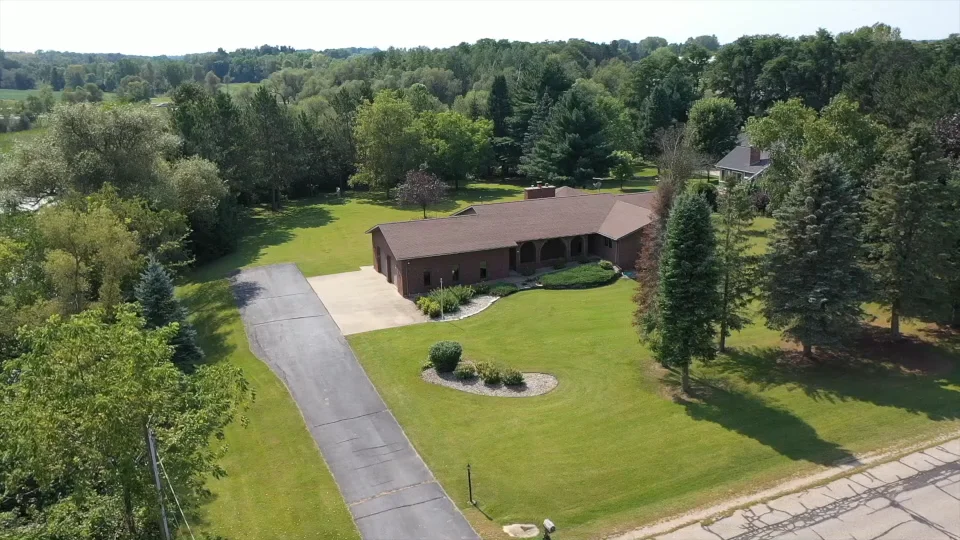 171 8th St Clintonville, WI Large 540p.mov on Vimeo