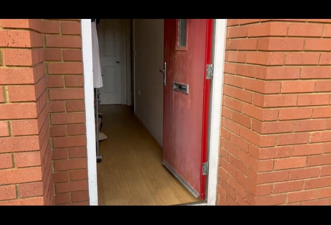 Spacious en-suite double room in a 3 bed flat Main Photo