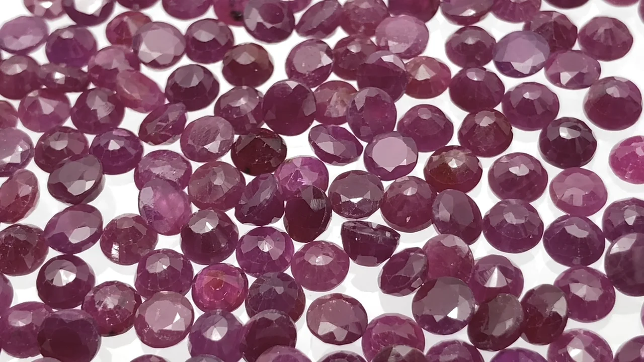 インド産ルビー 穴なしラウンドファセットカット5×5mm 2粒｜天然石