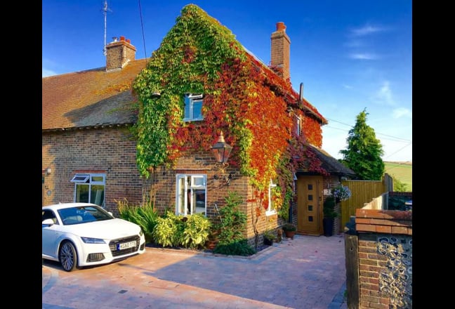 Beautiful Room in Pyecombe - in a Friendly Home Main Photo