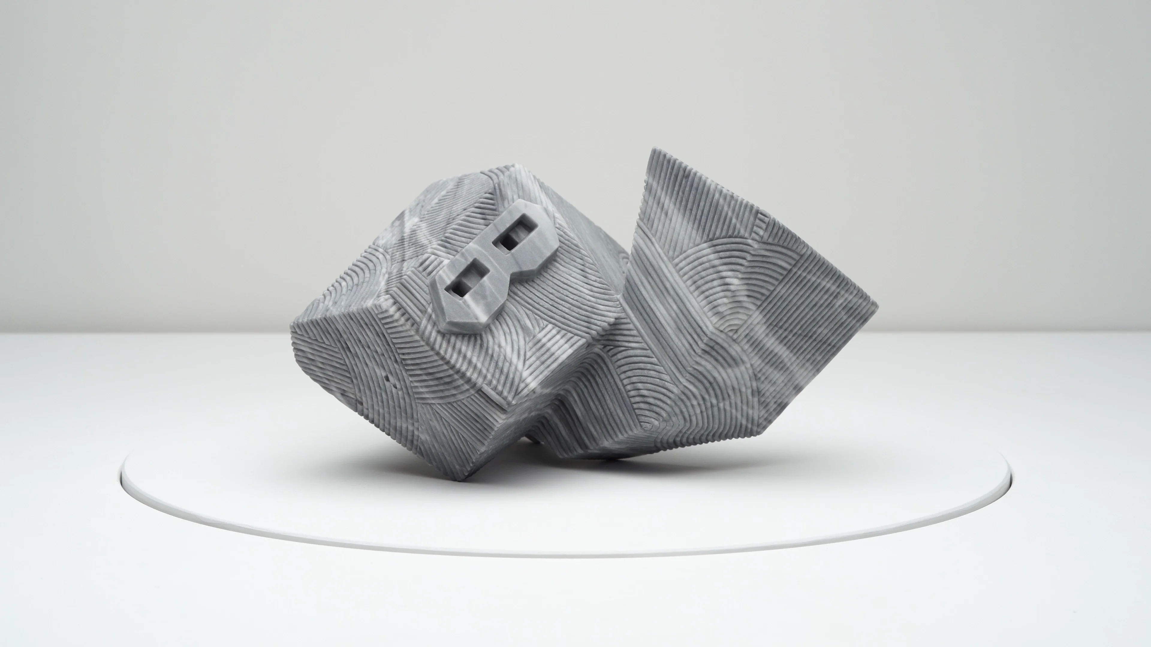 Neo Jomon: Geometric fantôme (Grey) by En Iwamura