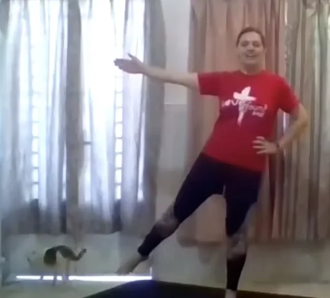 PraiseMoves Class with Claire & Kitties in Cambodia on Vimeo