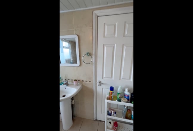 Video 1: Room 1: £150pw with bills included. (Available 01/08/25)