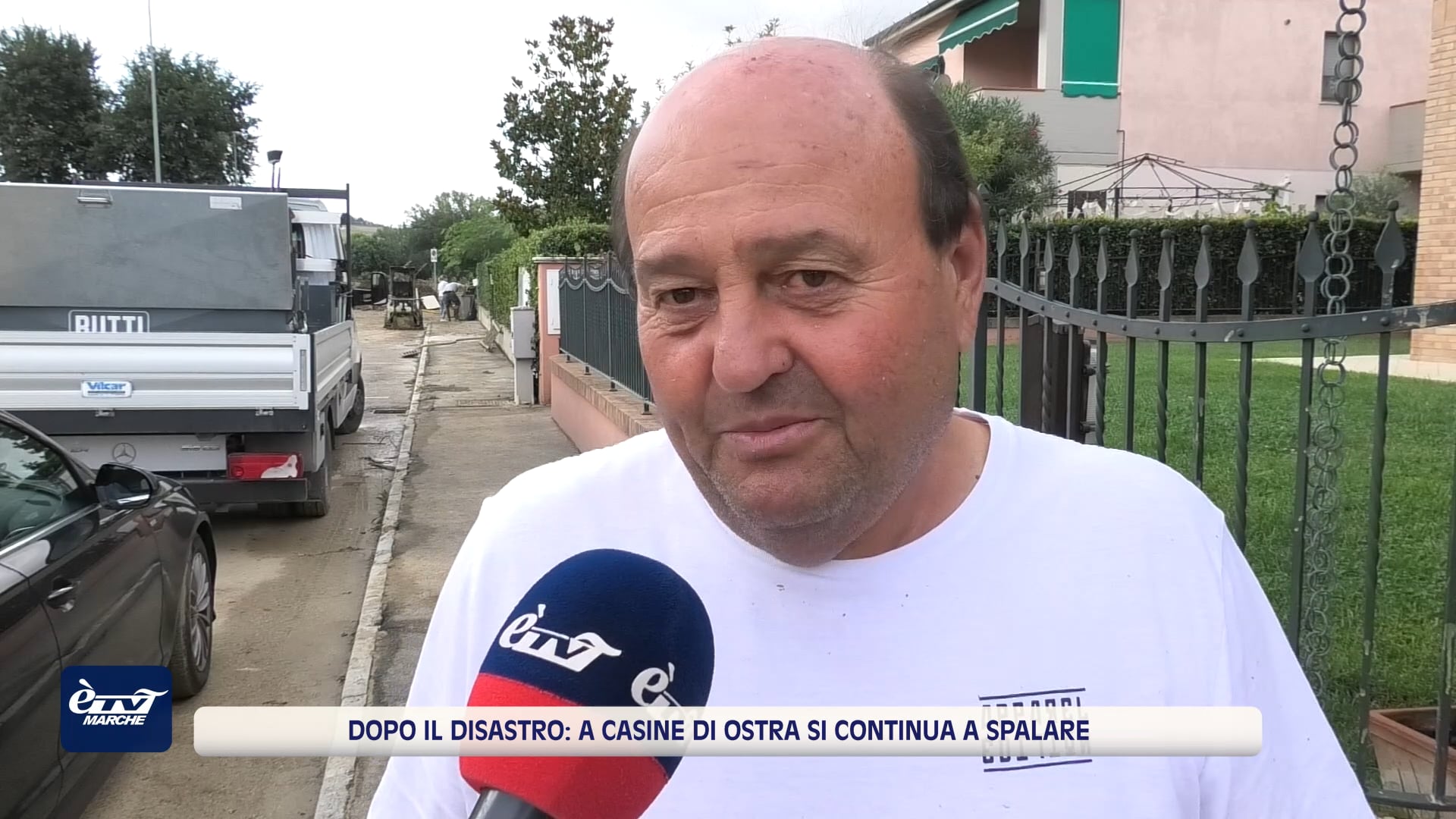 Dopo il disastro a Casine di Ostra si continua a spalare - VIDEO