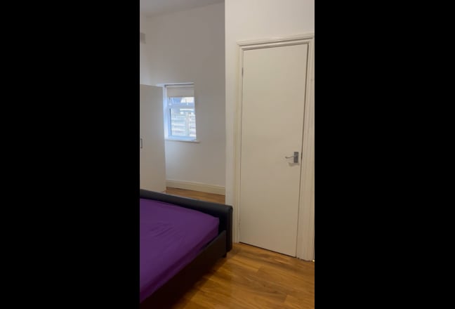 Large double room with Ensuite available Main Photo