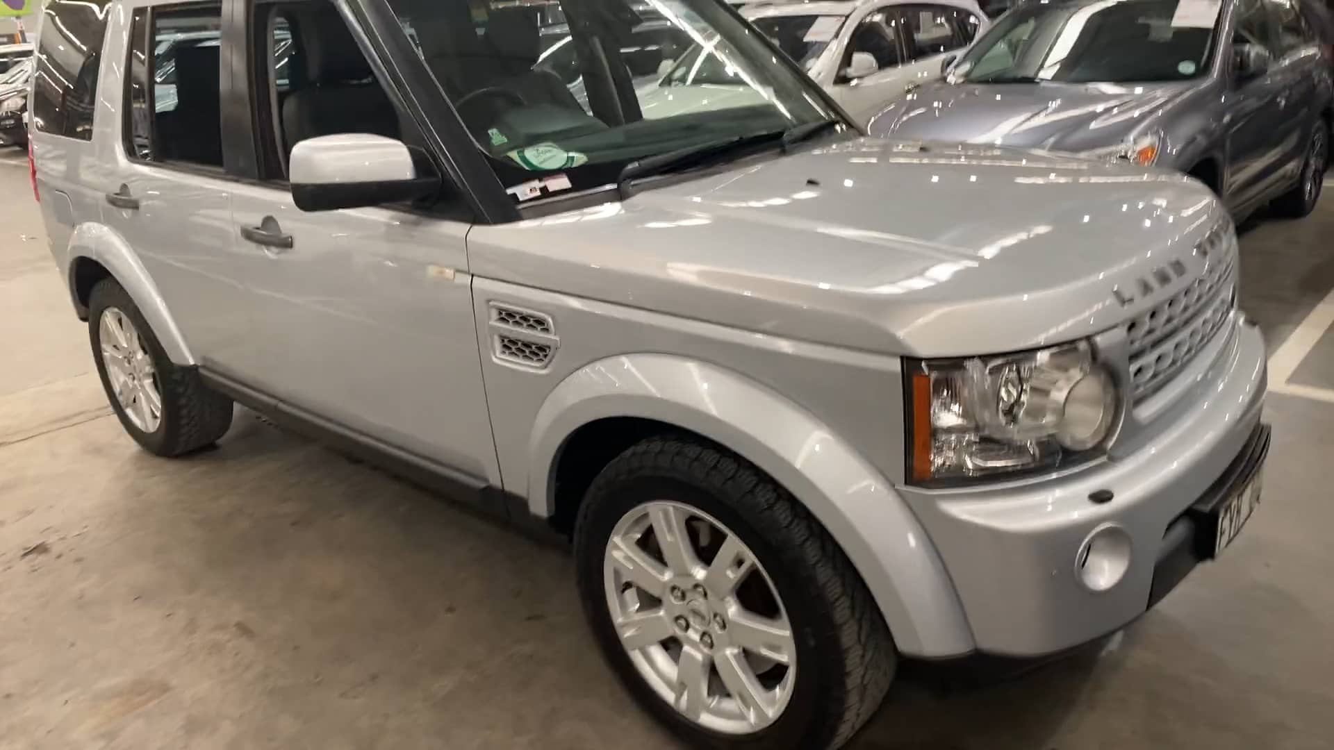 2011 Land Rover Discovery 4 3.0 Td/sd V6 SE on Vimeo